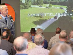 Mit einem Film veranschaulichte Kommandeur Brigadegeneral Uwe A. Becker das breite Fähigkeitsspektrum der Pioniere als Kämpfer an der Seite der Kampftruppe.