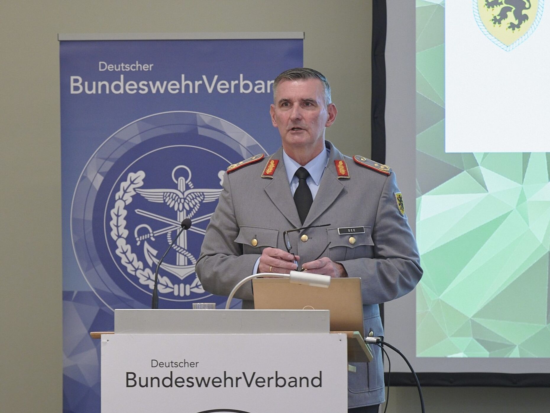 Generalmajor Jörg See, Kommandeur der 10. Panzerdivision, gab Einblicke in die Umsetzung des Auftrags „Division 2025“. Foto: Ingo Kaminsky