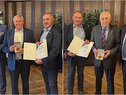 Dank für 40 Jahre Einsatz im Mandat: Karl-Heinz Bög (linkes Bild, Mitte) und Dieter Weigand (rechtes Bild, Mitte) erhalten die Verbandsplakette beim Neujahrsempfang der Kameradschaft ERH Bruchsal. Foto: KERH Bruchsal