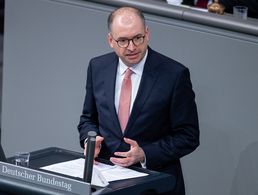 Niels Annen (SPD), Staatsminister im Auswärtigen Amt, warb für eine Fortsetzung der Mission UNMISS im Südsudan. Foto: picture alliance/dpa | Gregor Bauernfeind