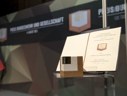 Der Preis "Bundeswehr und Gesellschaft 2021" ist jetzt in Berlin verliehen worden. Foto: Bundeswehr/Kraatz