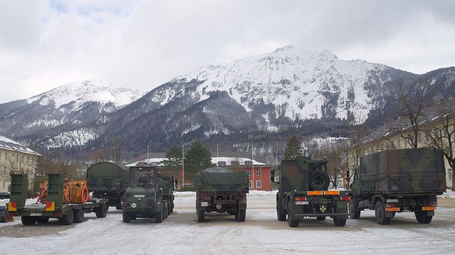 Der Schnee-Einsatz ist beendet, die Fahrzeuge kehren in die Kasernen zurück.