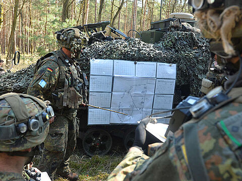 Im Eckpunktepapier zur Zukunft der Bundeswehr werde viele Reformen angesprochen, doch an konkreten Plänen zur notwendigen Verbesserung des Beschaffungswesens, der Einsatzbereitschaft und der Ausrüstungslage fehlt es in den Augen einiger Verteidigungspolitiker. Foto: Bundeswehr/Carl Schulze