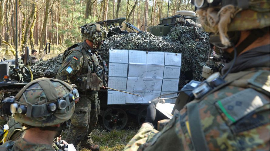 Im Eckpunktepapier zur Zukunft der Bundeswehr werde viele Reformen angesprochen, doch an konkreten Plänen zur notwendigen Verbesserung des Beschaffungswesens, der Einsatzbereitschaft und der Ausrüstungslage fehlt es in den Augen einiger Verteidigungspolitiker. Foto: Bundeswehr/Carl Schulze