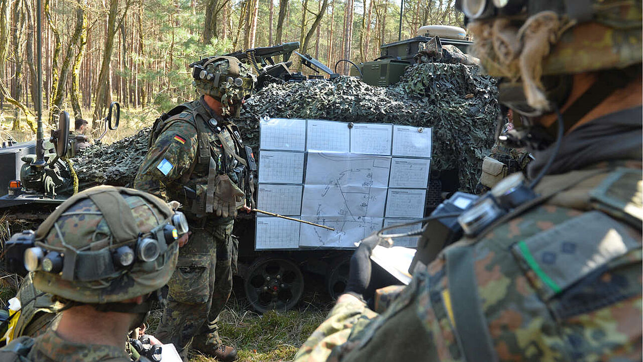 Im Eckpunktepapier zur Zukunft der Bundeswehr werde viele Reformen angesprochen, doch an konkreten Plänen zur notwendigen Verbesserung des Beschaffungswesens, der Einsatzbereitschaft und der Ausrüstungslage fehlt es in den Augen einiger Verteidigungspolitiker. Foto: Bundeswehr/Carl Schulze