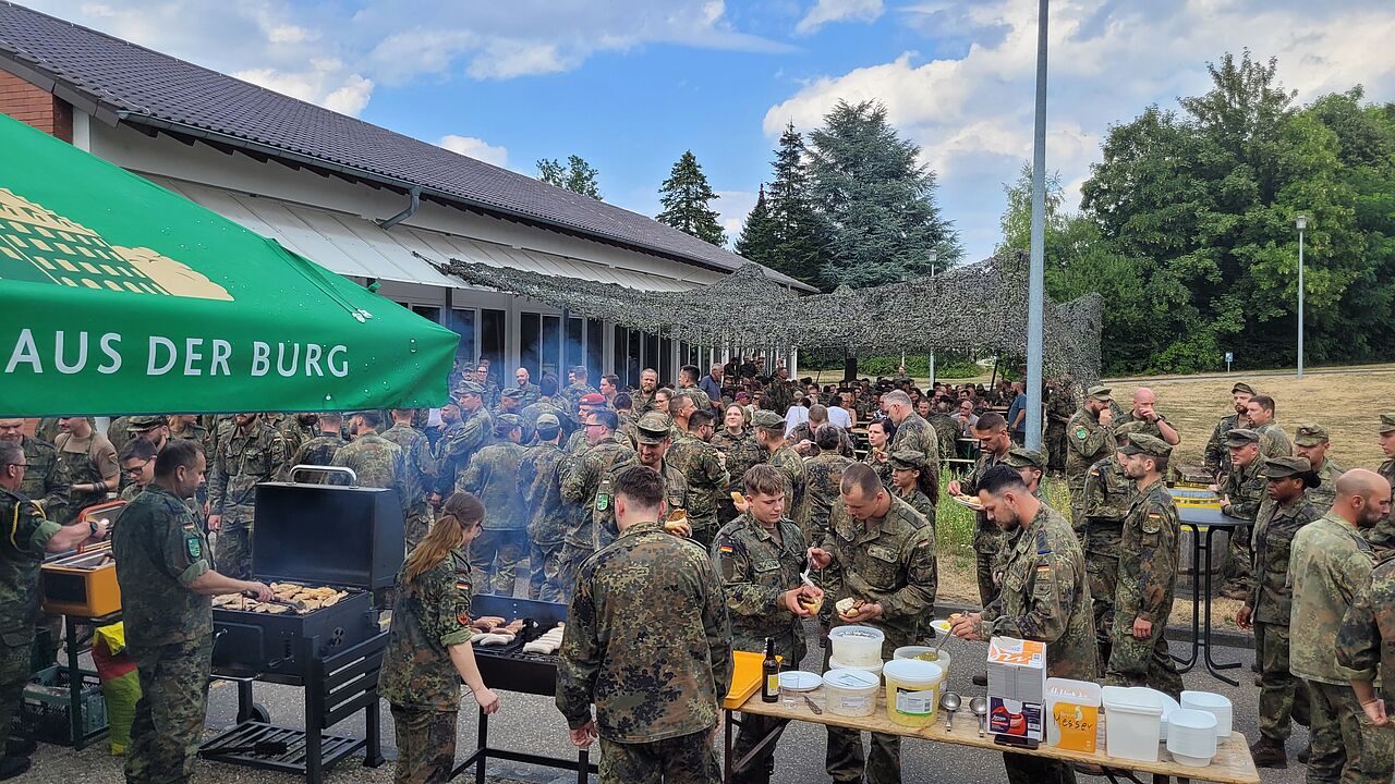 Bei bestem Sommerwetter stimmten sich mehr als 400 Teilnehmer auf dem Sommerfest der StoKa Bruchsal auf die bevorstehende Ferien- und Urlaubszeit ein. Foto: Heiko Steng