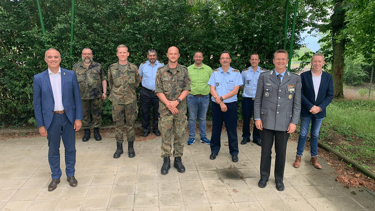 An der Nähe zur Basis ändert auch der „Corona-Abstand“ nichts – Stippvisite des Bundesvorsitzenden und seines Stellvertreters  bei der Truppenkameradschaft BAAINBw in Koblenz. Foto: TruKa BAAINBw  