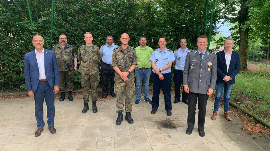 An der Nähe zur Basis ändert auch der „Corona-Abstand“ nichts – Stippvisite des Bundesvorsitzenden und seines Stellvertreters  bei der Truppenkameradschaft BAAINBw in Koblenz. Foto: TruKa BAAINBw  