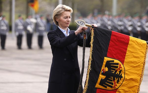 Werden im Verteidigungsministerium Pannen als Erfolg verkauft? Das behauptet zumindest die Opposition Foto: dpa