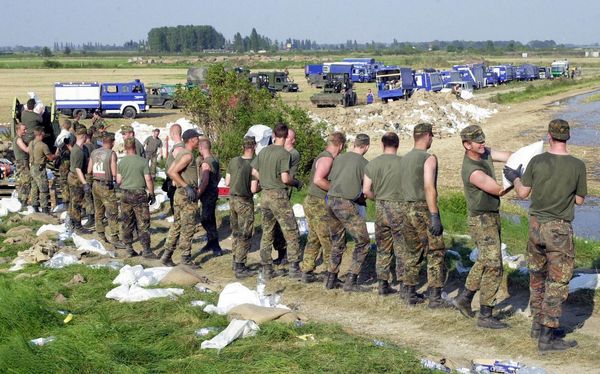 Das Elbhochwasser 2002 führte zu neuen Kooperationen Foto: Bundeswehr/Rott