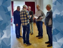 Der Kameradschaftsvorsitzende Hauptfeldwebel a.D. Ulrich Peise und Stabsfeldwebel a.D. Jost Brüggemann vom Vorstand mit den Geehrten Nikolaus von Wittenburg, Ulrich Wiesenhöfer und Klaus Rothenbusch. Foto: DBwV