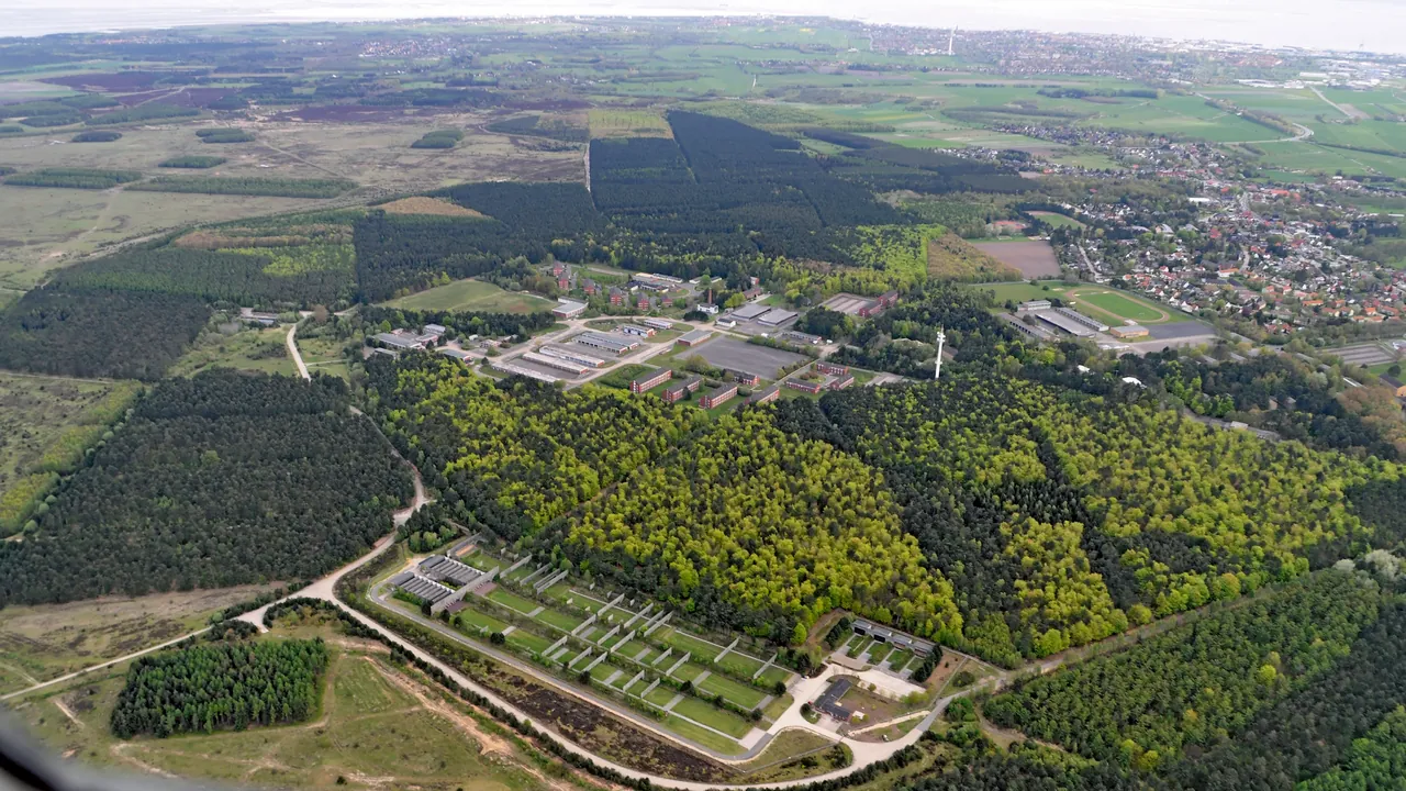 Die ehemalige Bundeswehr-Liegenschaft in Cuxhaven auf einem Luftbild aus dem Jahr 2005. Am Standort, der als einzige ehemalige Kaserne in Niedersachsen wieder aktiviert werden soll, könnte die Grundausbildung der Marine konzentriert werden. Foto: Wikipedia