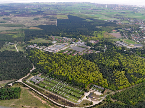 Die ehemalige Bundeswehr-Liegenschaft in Cuxhaven auf einem Luftbild aus dem Jahr 2005. Am Standort, der als einzige ehemalige Kaserne in Niedersachsen wieder aktiviert werden soll, könnte die Grundausbildung der Marine konzentriert werden. Foto: Wikipedia