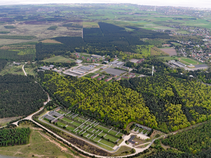 Die ehemalige Bundeswehr-Liegenschaft in Cuxhaven auf einem Luftbild aus dem Jahr 2005. Am Standort, der als einzige ehemalige Kaserne in Niedersachsen wieder aktiviert werden soll, könnte die Grundausbildung der Marine konzentriert werden. Foto: Wikipedia