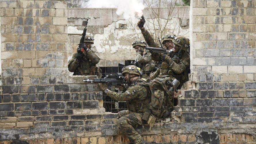 Soldaten der 3. Kompanie des Jägerbataillons 292 der Deutsch-Französischen Brigade trainieren auf dem Truppenübungsplatz Altmark. Die internationelen Kooperationen sollen weiter ausgebaut werden Foto: Bundeswehr