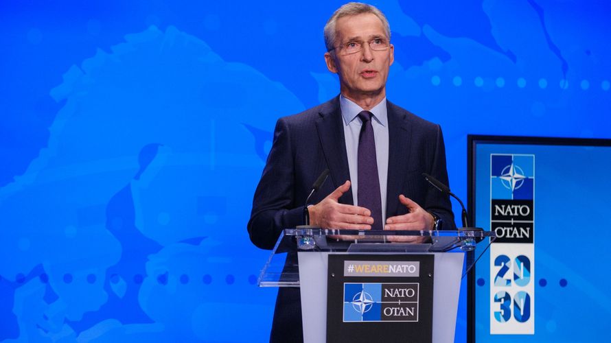 Symbolbild: Jens Stoltenberg bei einer Pressekonferenz am 3. Dezember 2020 in Brüssel. Der Nato-Generalsekretär hat sich nun in die deutsche Drohnen-Debatte eingeschaltet. Foto: Nato