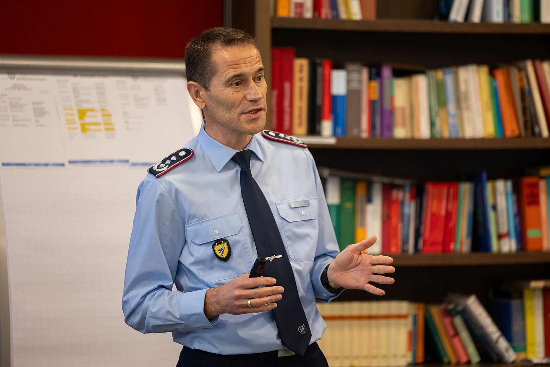 Oberst i.G. Christoph Werle hatte Neuigkeiten rund um die Einsatzlogistik der Luftwaffe im Gepäck. Foto: DBwV/Yann Bombeke