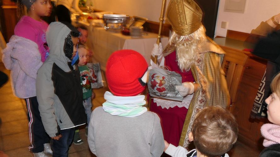 Vorfreude auf Weihnachten bereitete das FBZ Veitshöchheim für die Familien mit Kindern von Soldaten im Einsatz. Foto: Udo Wirsching