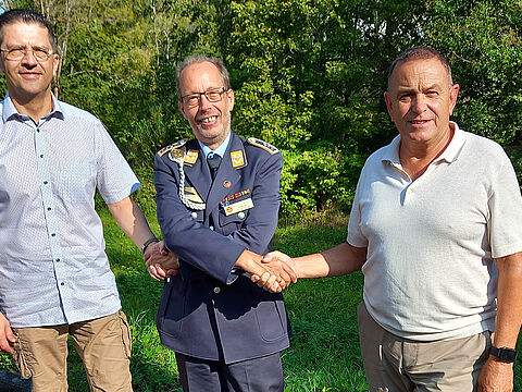 Landesvorsitzender Stabsfeldwebel Volker Keil (M.) freut sich auf die Zusammenarbeit mit seinem „neuen“ stellvertretenden Landesvorsitzenden Oberstabsfeldwebel a.D. Rudolf Schmelzer (r.) und dessen Nachfolger Hauptmann Guido Hedemann. Foto: Gerald Arleth