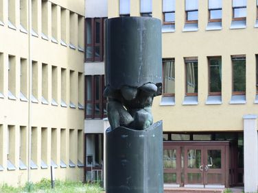 Eingang Gebäude 10, dem Lehrsaalgebäude Schule ABC-Abwehr und Gesetzliche Schutzaufgaben in Sonthofen. Foto: Hofmann/Bundeswehr