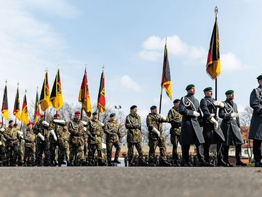 Die Bundeswehr muss wachsen und braucht eine schlagkräftige Reserve: Mitte März wurde in Berlin als vierte Heeresdivision eine neue Heimatschutzdivision aufgestellt. Kommandeur ist Generalmajor Andreas Henne.Foto: dpa/picture alliance