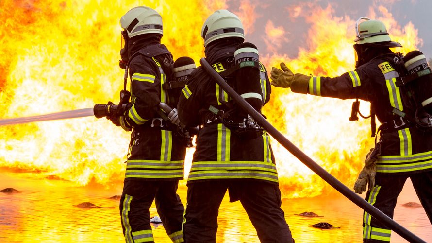 Das gemeinsame Ziel muss lauten, die an den Brandschutz gestellten Erwartungen im Bereich der Bundeswehr zu erfüllen. Hier: Ausbildung in der Luftfahrzeugbrandbekämpfung Foto: Bundeswehr/Rott