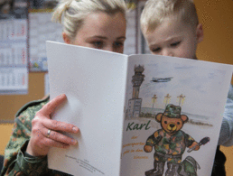 Wer kümmert sich um die Kinder? Ob es Anspruch auf Kindernotbetreuung gibt oder nicht, hängt vom Bundesland ab. Foto: Bundeswehr/David Hecker