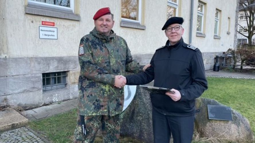 Heiko Gaebler und Sandra Ritschel in der Scharnhorst-Kaserne. Foto: DBwV