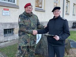 Heiko Gaebler und Sandra Ritschel in der Scharnhorst-Kaserne. Foto: DBwV