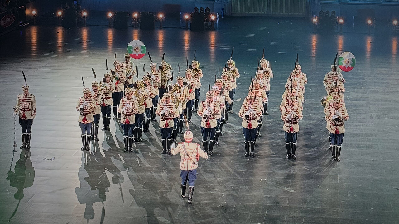Ziel der Mitglieder der KERH Ulm/Neu-Ulm war die Musikparade in der Porsche Arena Stuttgart, Europas größte Tournee der Militär- und Blasmusik. Foto: Artur Klenk