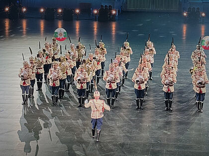 Ziel der Mitglieder der KERH Ulm/Neu-Ulm war die Musikparade in der Porsche Arena Stuttgart, Europas größte Tournee der Militär- und Blasmusik. Foto: Artur Klenk