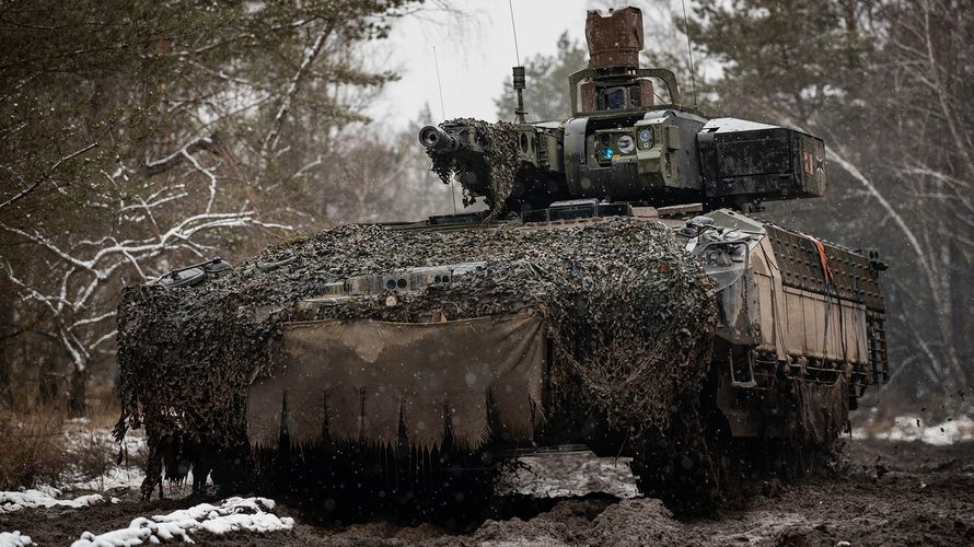 Ein Schützenpanzer Puma bei einer Gefechtsübung auf dem Truppenübungsplatz Bergen. Foto: Bundeswehr/Maximilian Schulz
