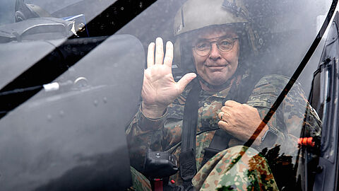 Meldet sich nach 44 Jahren Dienst in der Truppe ab: Generalleuntnant Alfons Mais, zuletzt Inspekteur des Heeres. Seine Karriere begann 1981 bei den Heeresfliegern. Foto: Bundeswehr/Marco Dorow