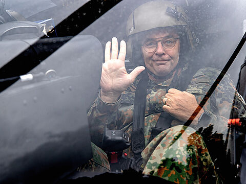 Meldet sich nach 44 Jahren Dienst in der Truppe ab: Generalleuntnant Alfons Mais, zuletzt Inspekteur des Heeres. Seine Karriere begann 1981 bei den Heeresfliegern. Foto: Bundeswehr/Marco Dorow
