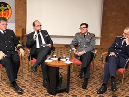 v.l.: Kapitän zur See Jürgen Losch, Stabshauptmann a.D. Hartmut Schönmeyer, Brigadegeneral Georg Klein und Oberst i.G. Karlheinz Kaltenecker. Foto: DBwV