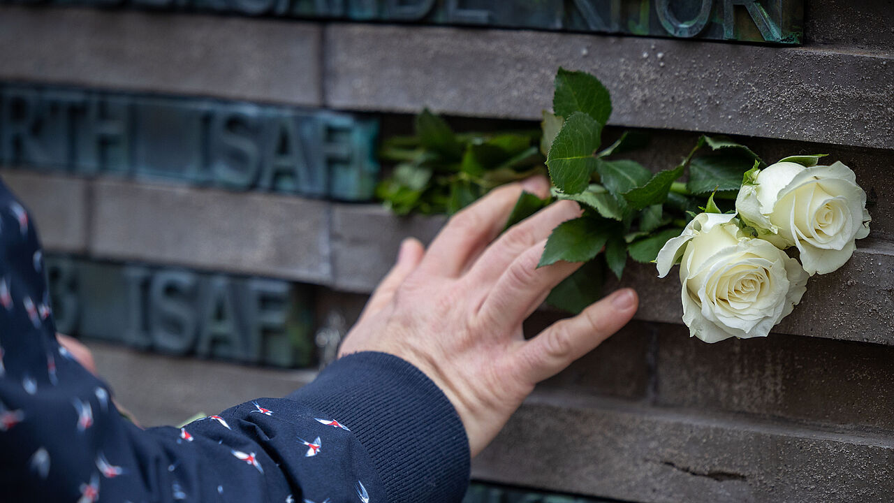 Die Ära der großen Auslandseinsätze ist vorbei - es bleibt von großer Bedeutung, das Andenken an die Gefallenen zu wahren. Foto: DBwV/Yann Bomnbeke