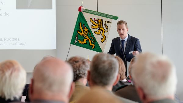 Dr. Marcel Berni (CH) bringt als Dozent an der Militärakademie an der ETH Zürich die schweizerische Sicht auf die Ära Trump 2.0 in die Debatte ein. Foto: DBwV/Ingo Kaminsky