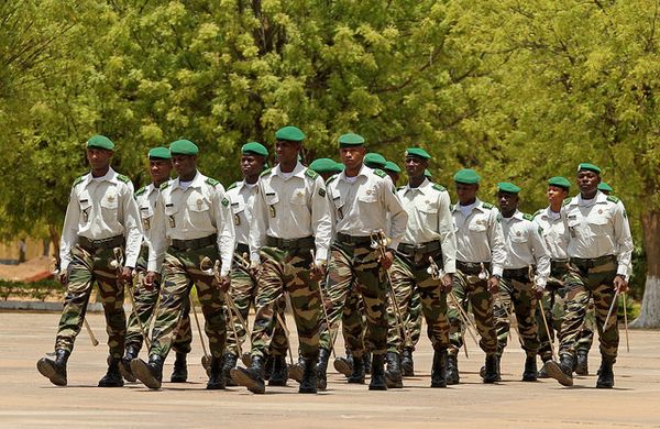 Malische Soldaten bei der Formaldienst-Ausbildung im Training Camp Koulikoro Foto: Bundeswehr/Sebastian Wilke