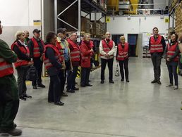 Beeindruckt von der Organisation des THW Zentrum Auslands Logistik waren die Besucher der KERH Mainz-Wiesbaden, berichtet Vorsitzender Oberstabsfeldwebel a.D. Rudolf Burg. Foto: Peter Tanaskowitsch