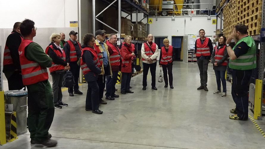 Beeindruckt von der Organisation des THW Zentrum Auslands Logistik waren die Besucher der KERH Mainz-Wiesbaden, berichtet Vorsitzender Oberstabsfeldwebel a.D. Rudolf Burg. Foto: Peter Tanaskowitsch