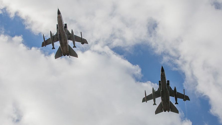 Zwei Aufklärungstornados mit RecceLite Pods im Rahmen des Einsatzes Counter Daesh in Incirlik. Ab kommenden Monat sollen die Jets von der jordanischen Al-Asrak Air Base aus operieren. Foto: Bundeswehr/Falk Bärwald