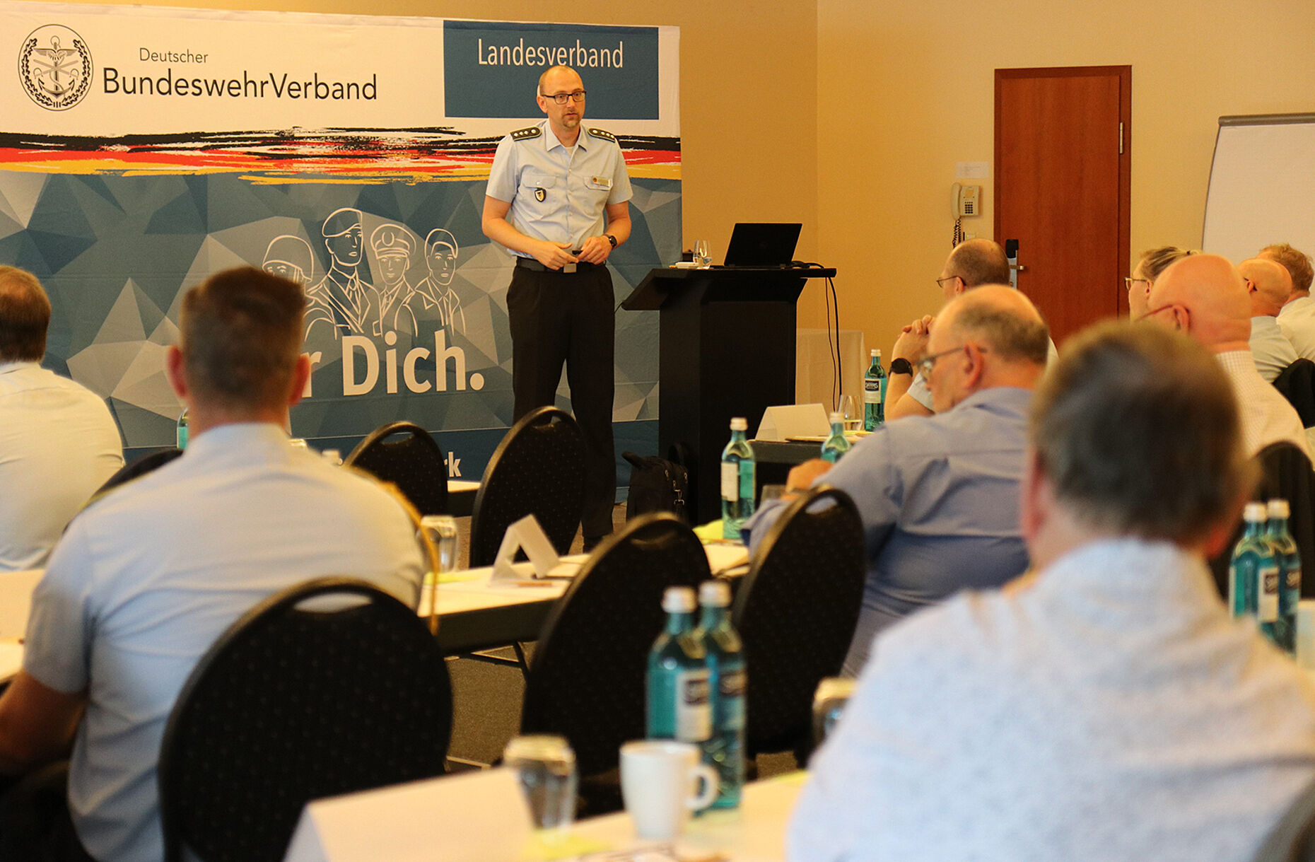 Ausführlich ging der Bezirksvorsitzende Berlin/Brandenburg, Hauptmann Christian Weber, in seinem Rechenschaftsbericht auf das erste Jahr seiner Tätigkeit ein. Foto: DBwV/Sarina Flachsmeier