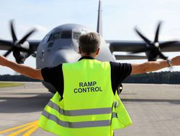 Die Lockheed C-130 Hercules ist eines der vielseitigsten und am weitesten verbreiteten militärischen Transportflugzeuge Foto: Bundeswehr