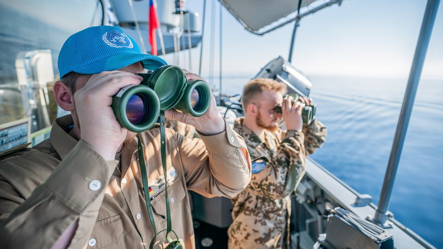 Seit 2006 unterstützt die Bundeswehr den Einsatz UNIFIL mit der Überwachung der Seegrenzen des Libanon. Der Bundestag stimmte nun für die Verlängerung des UNIFIL-Einsatzes, sowie die Verlängerung von zwei weiteren Einsätzen. Foto: picture alliance/dpa/Michael Kappeler