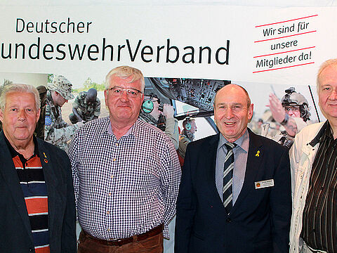 Oberstabsfeldwebel a.D. Manfred Aschenbach, Oberst a.D. Rüdiger Fels, Hauptmann a.D. Joachim Wohlfeld und Major a.D. Bernd Billig (v.l.)