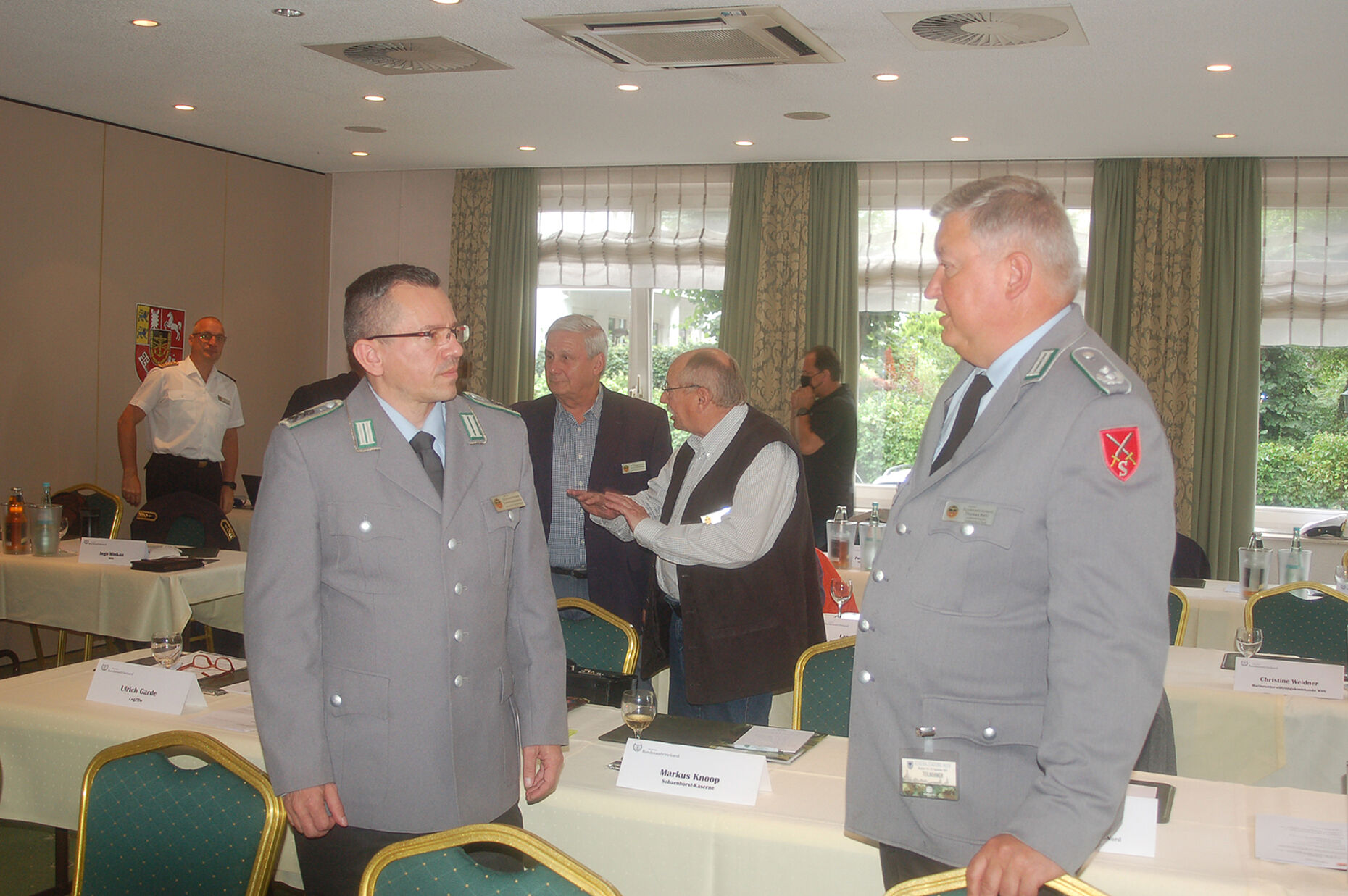 Thomas Behr (r.) suchte das Gespräch mit den Mandatsträgern. Foto: DBwV