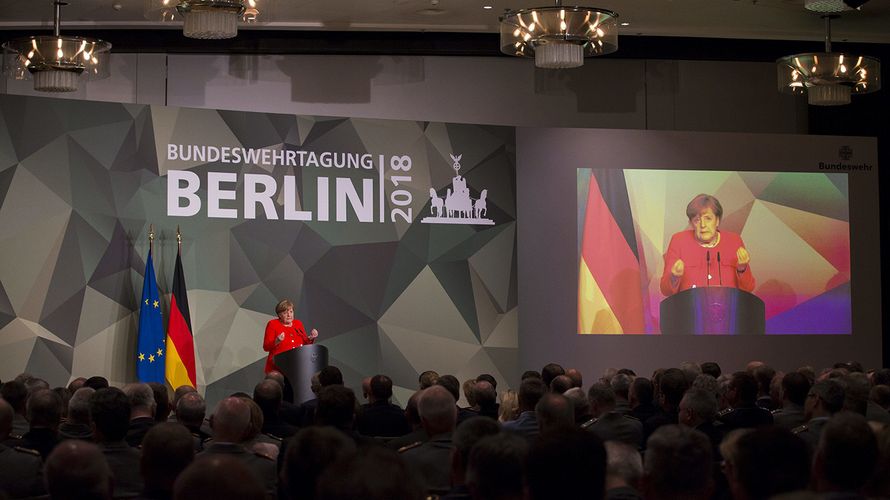 Bundeskanzlerin Angela Merkel (CDU) bei ihrer Rede auf der Bundeswehrtagung in Berlin Foto: dpa