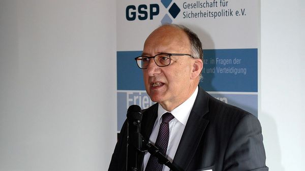 Referent Divisionär aD Jakob Baumann, Group CEO der UMS Skelder und ehemaliger Rüstungschef der Schweiz (LV Süddeutschland/ DBwV)