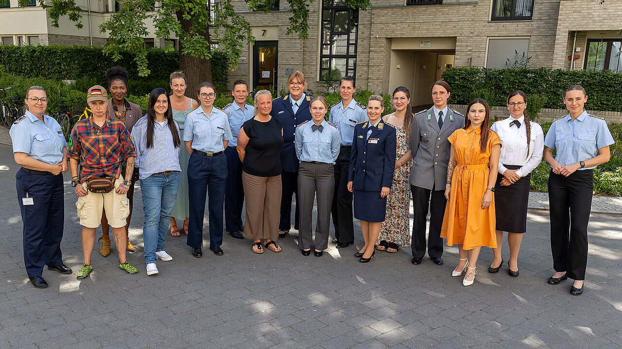 Die Teilnehmerinnen der Tagung kamen erneut aus den unterschiedlichsten Bereichen der Bundeswehr. Foto: DBwV/Yann Bombeke