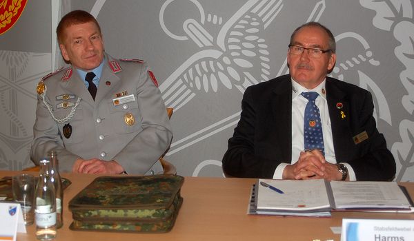 v.l.: Gerd Dombrowski und Johann Harms vertraten den Landesverband Nord. Foto: DBwV/ LV Nord